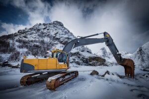 Kunskapsbank 4 old excavator in winter 2023 11 27 05 33 27 utc 1